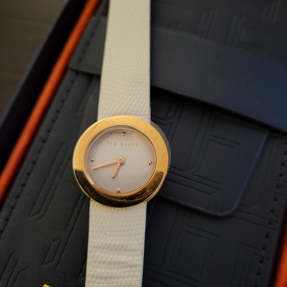 Ted Baker white leather strap watch - Picture 4 of 4